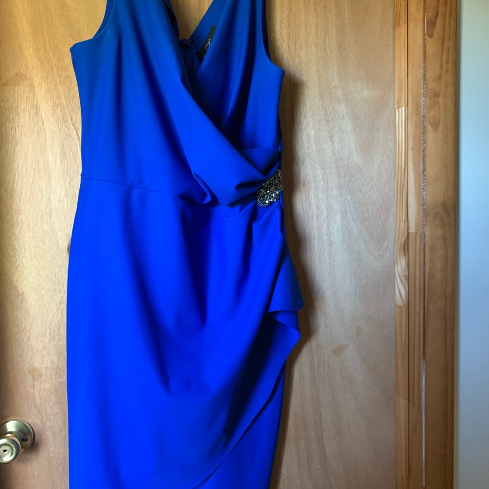 Reposhing- It’s a beautiful royal blue cocktail dress.  Very flattering.
